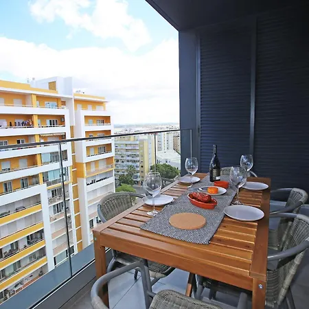 B24 - Terrace Quintao In