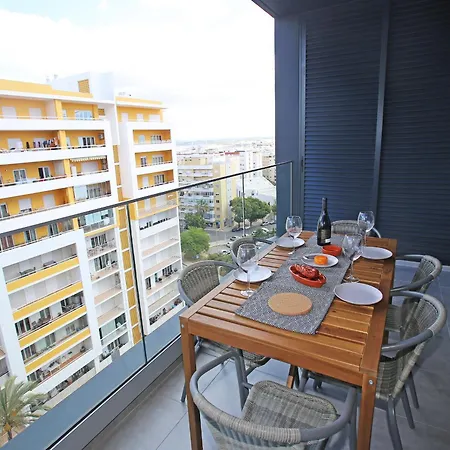 B24 - Terrace Quintao In