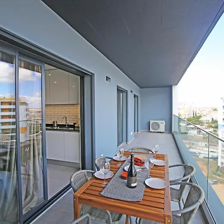 B24 - Terrace Quintao In